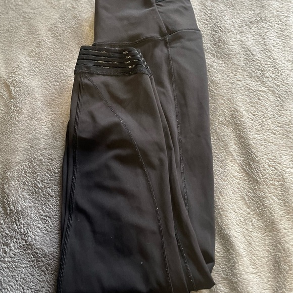 Black Lululemon leggings - Picture 3 of 4